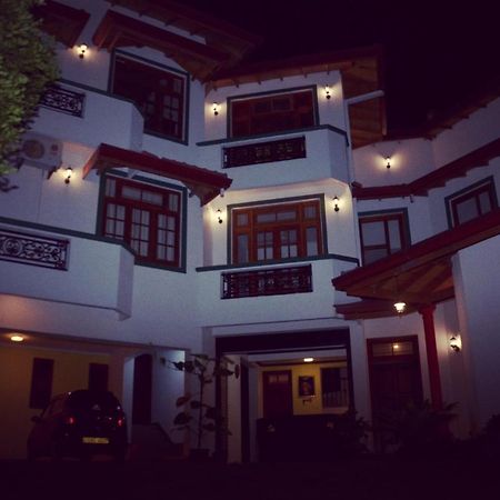 Hotel Mandakini Battaramulla Esterno foto