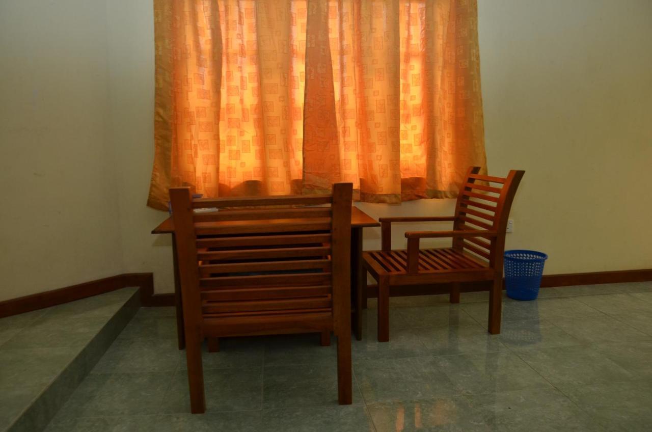 Hotel Mandakini Battaramulla Esterno foto