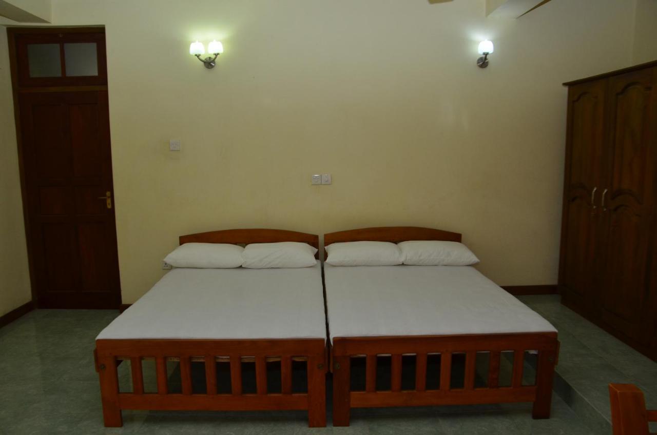 Hotel Mandakini Battaramulla Esterno foto