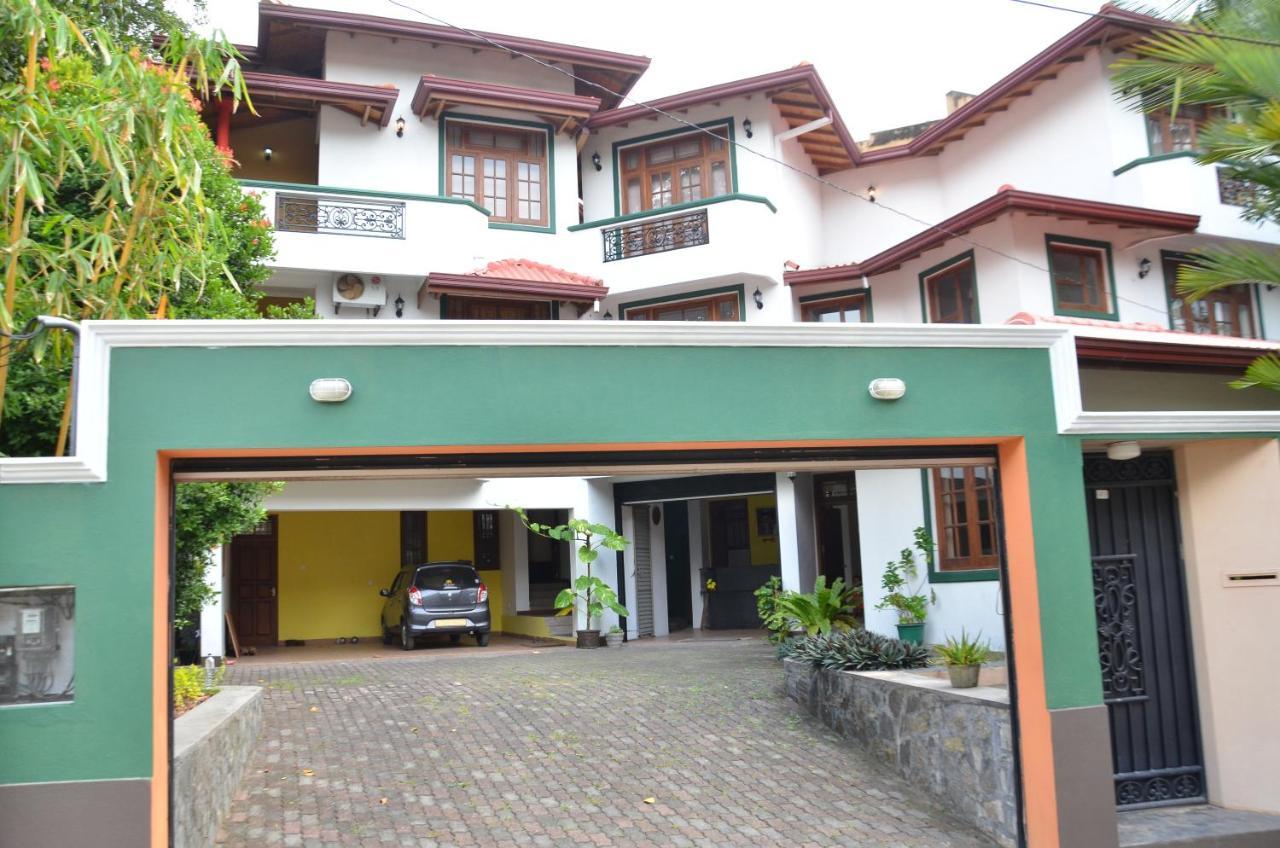 Hotel Mandakini Battaramulla Esterno foto