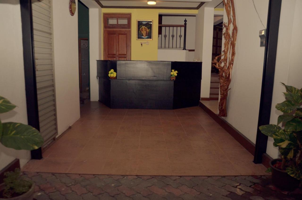 Hotel Mandakini Battaramulla Esterno foto